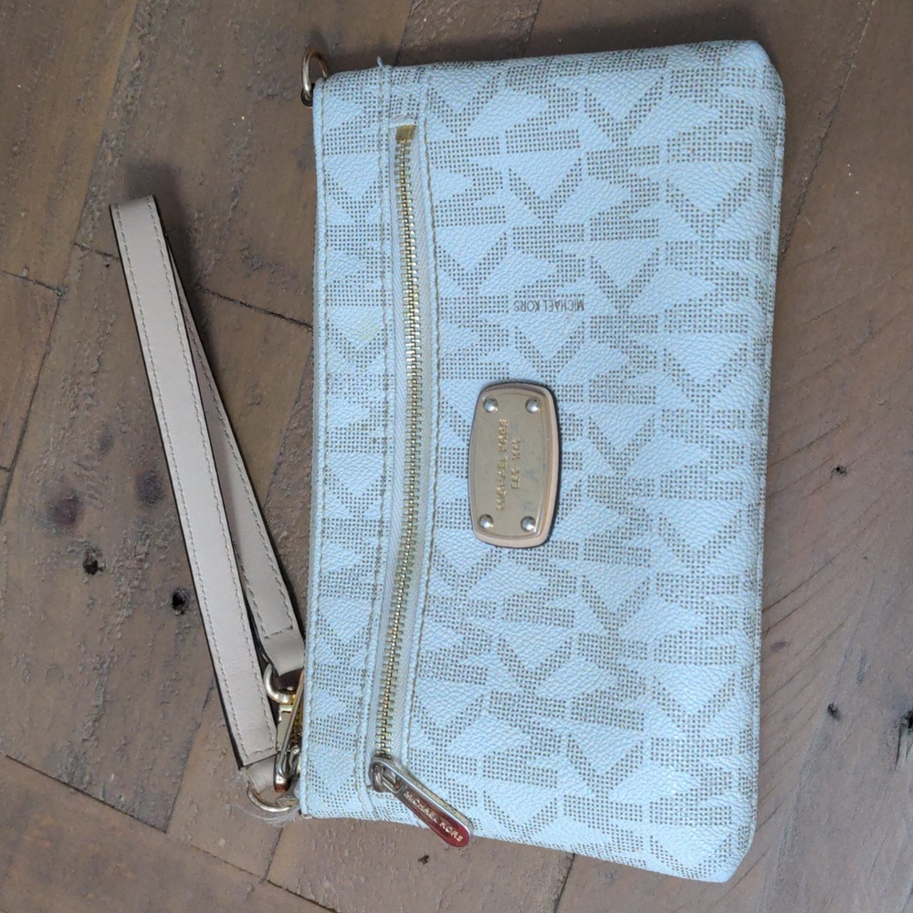 Michael Kors wristlet